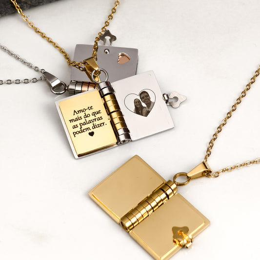 Colar Personalizado • Livro