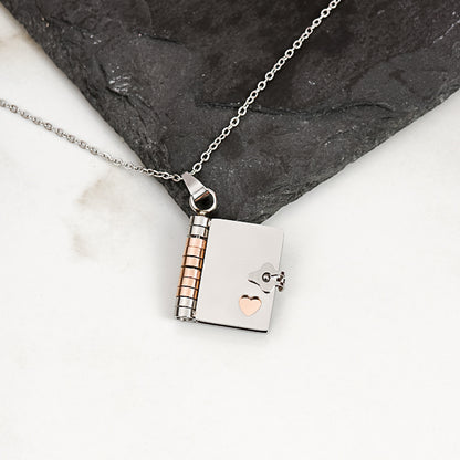Colar Personalizado • Livro